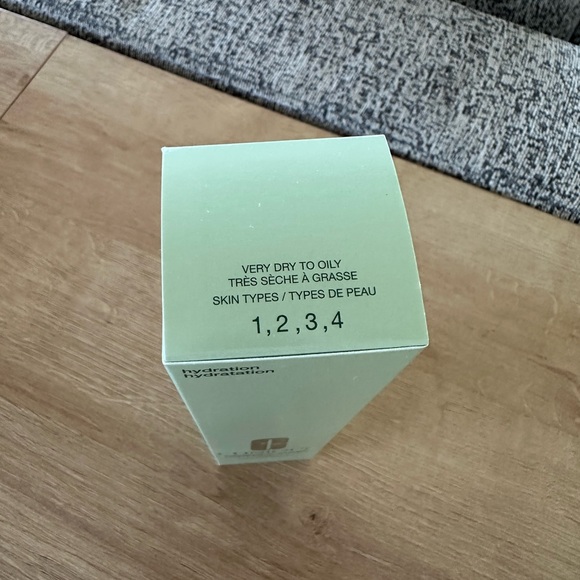 Clinique Moisture Surge Hydra-Infused
Lotion 200ml/6.7oz All Skin - Picture 7 of 8